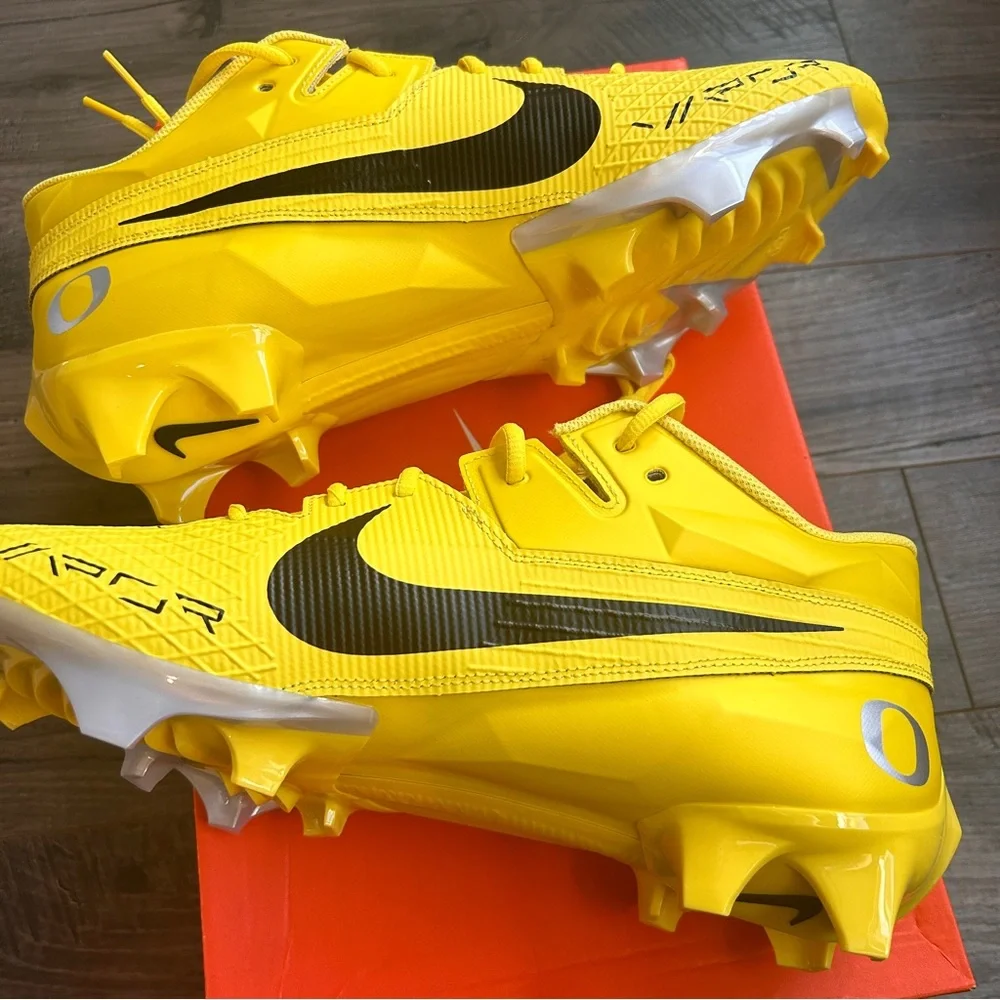 Nike Oregon Ducks PE Football Cleats Men’s 13.5 NEW